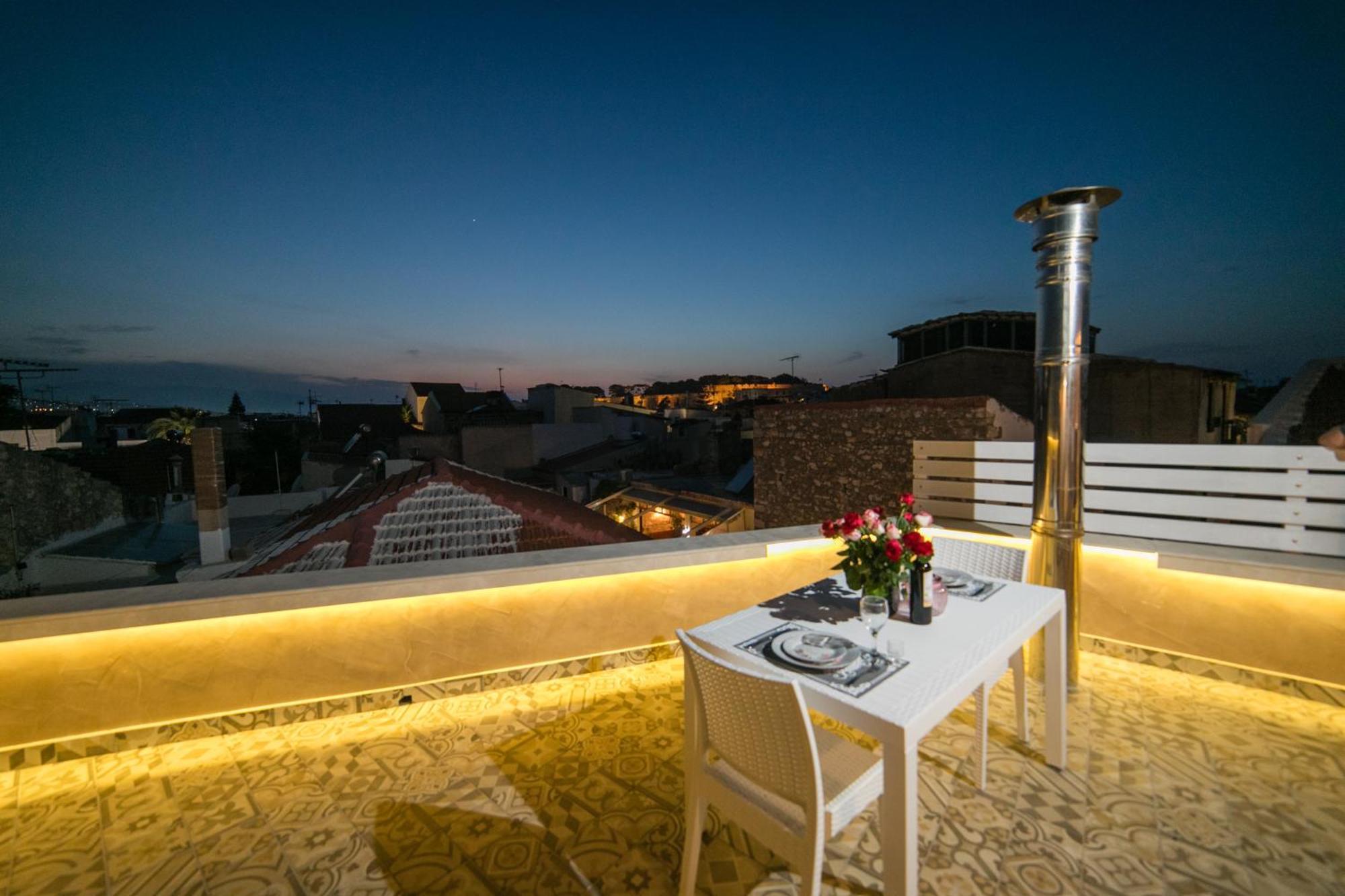 Jacuzzi Suite In The Heart Of Oldtown Ретимно Екстериор снимка