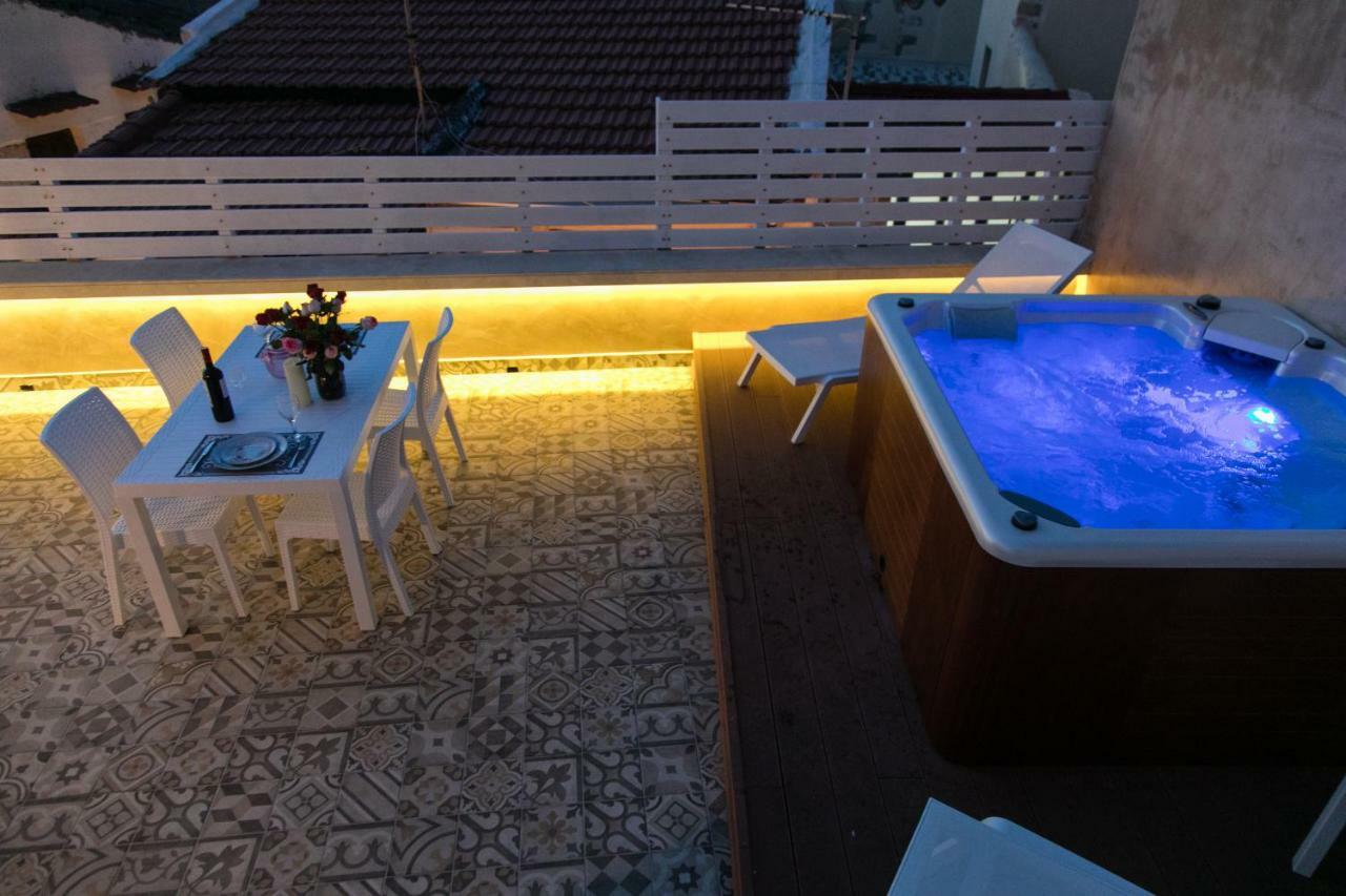 Jacuzzi Suite In The Heart Of Oldtown Ретимно Екстериор снимка