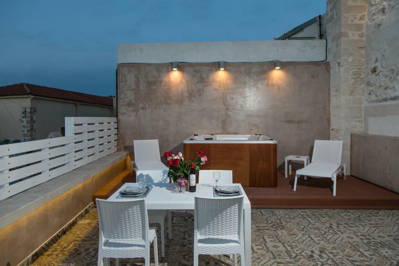 Jacuzzi Suite In The Heart Of Oldtown Ретимно Екстериор снимка