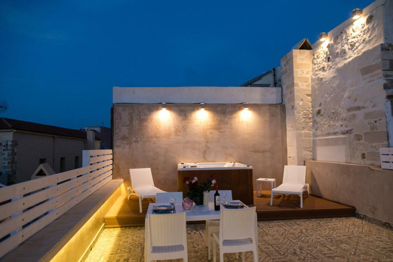 Jacuzzi Suite In The Heart Of Oldtown Ретимно Екстериор снимка